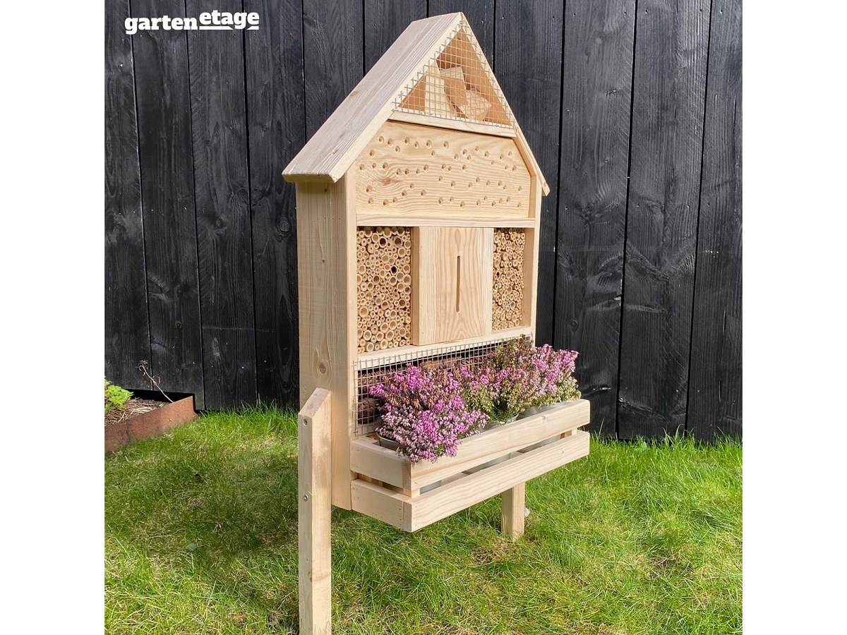 Statista GmbH_ Selbststehendes Insektenhotel Pflanzenoase_3_1200x900px