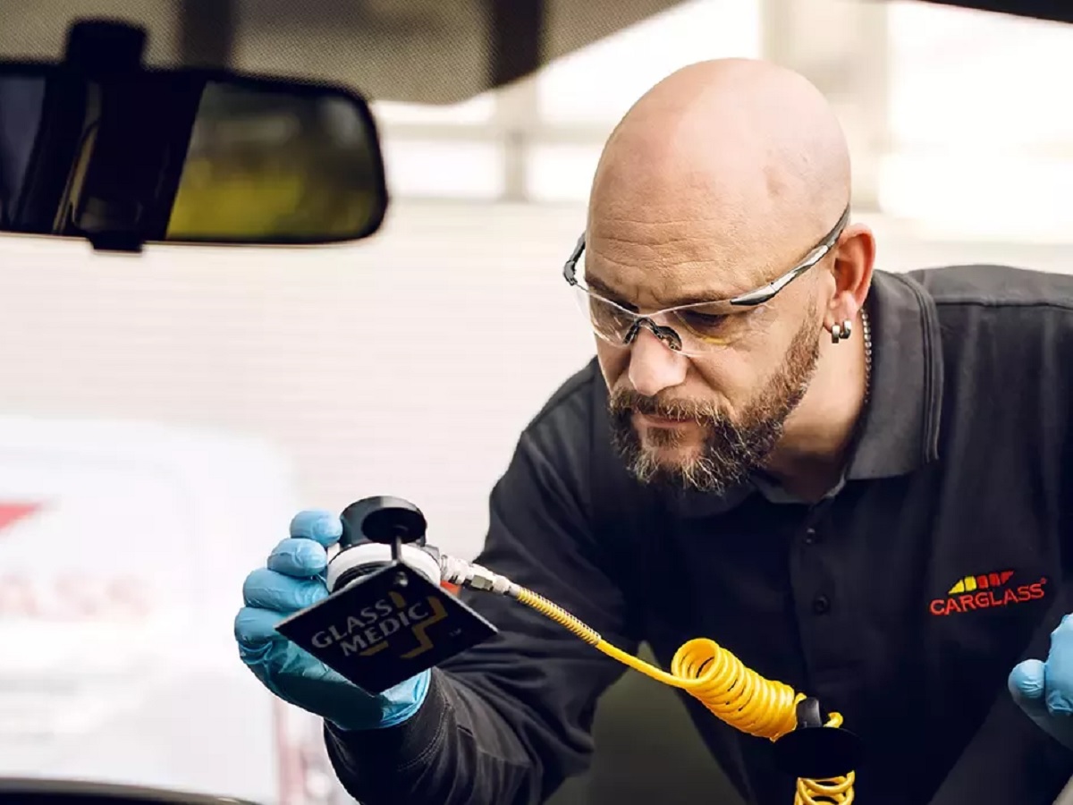 Carglass - Patentierte Reparatur bei Steinschlag mit Glass Medic®